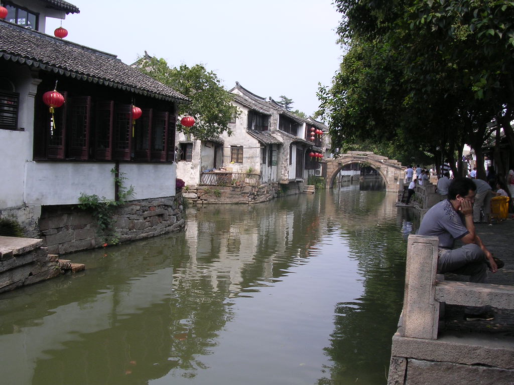 Canale con ponte a Zhou Zhuang